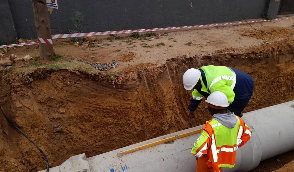 Stormwater pipe installation - joint inspection before backfill